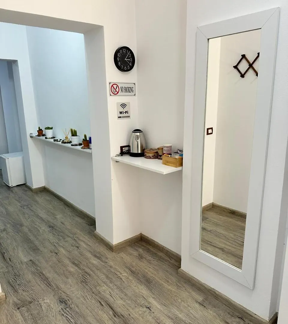 Hostel Leon Berat 0*,  Albania