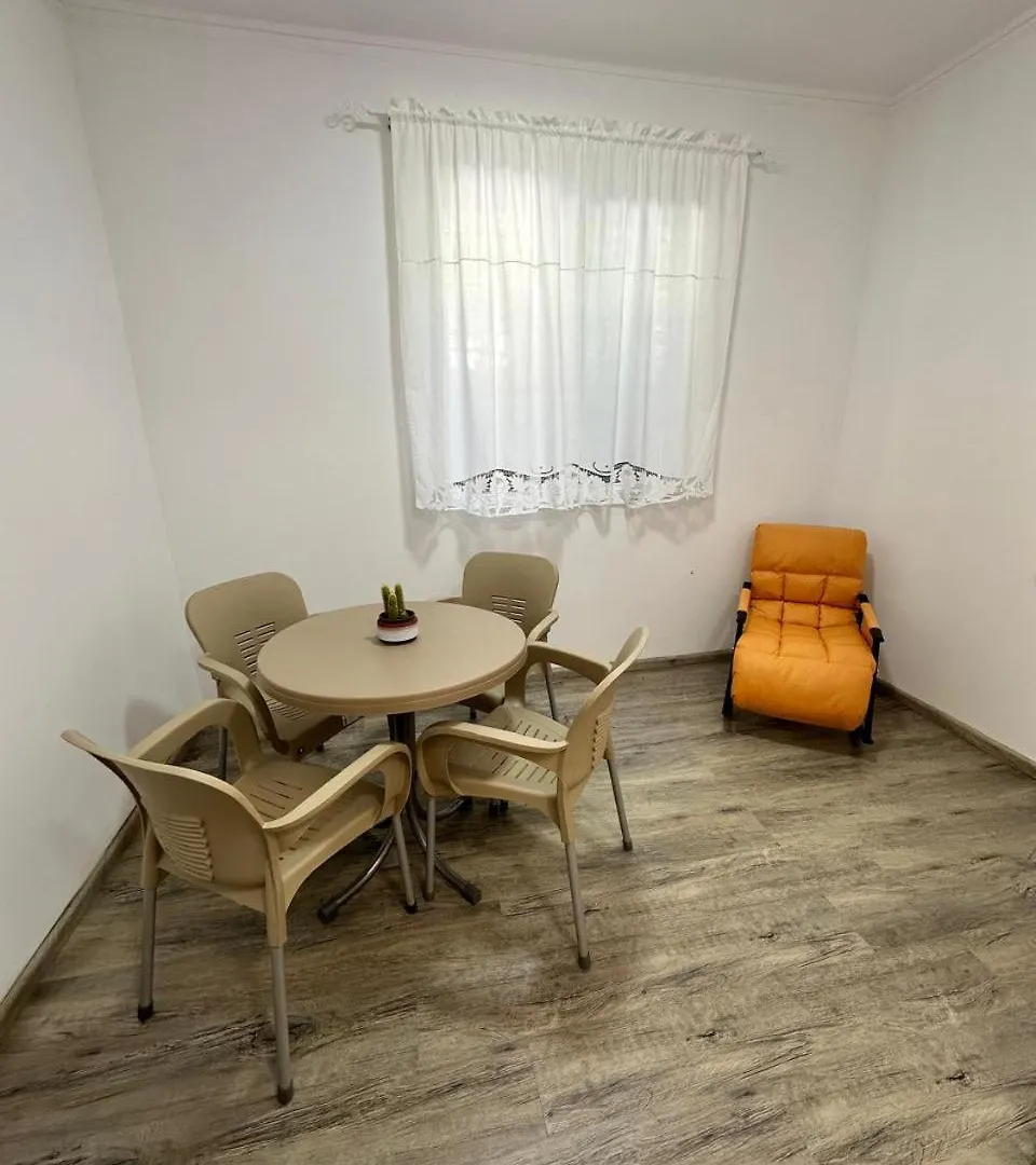 Hostel Leon Berat