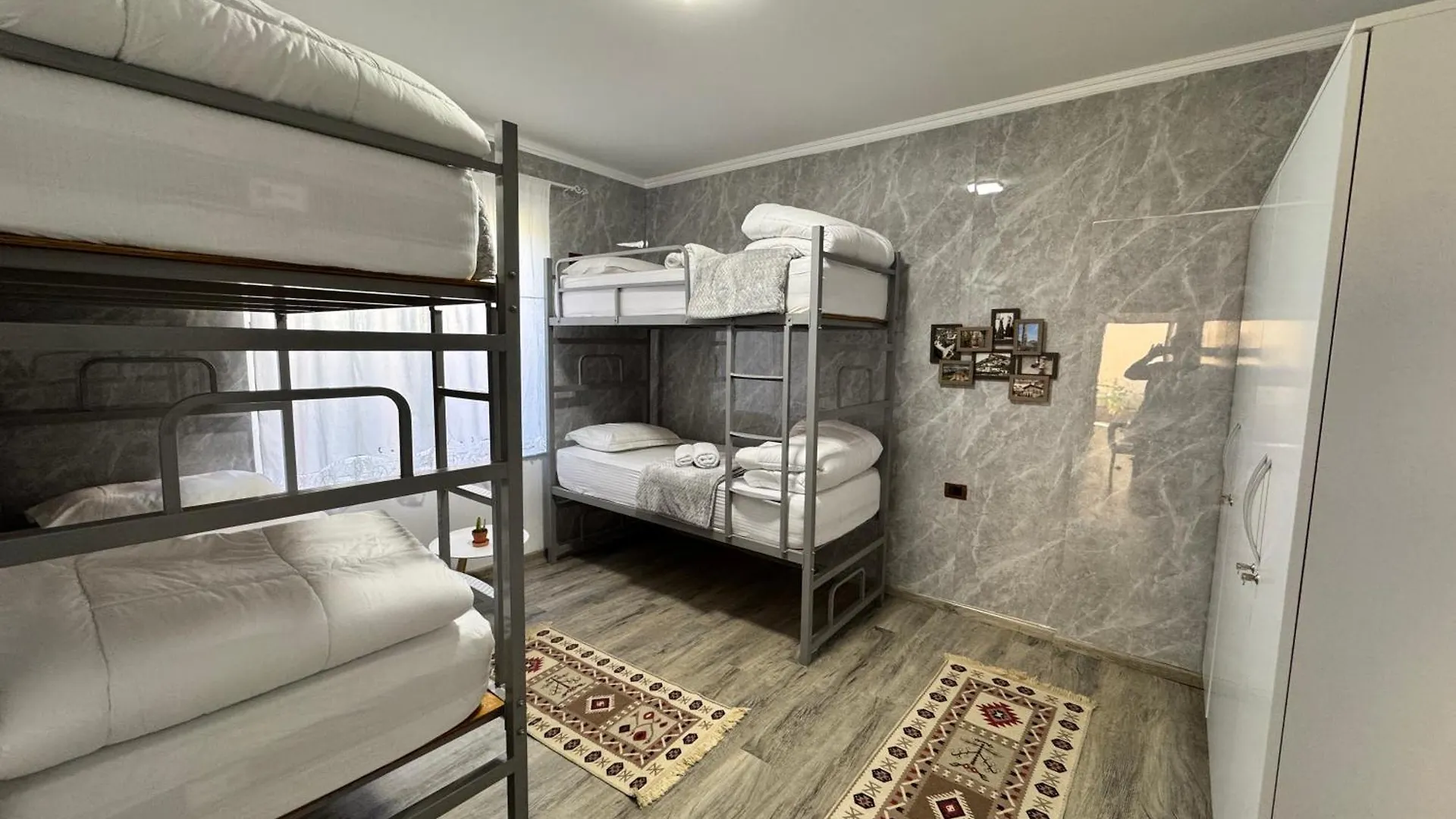 Hostel Leon Berat